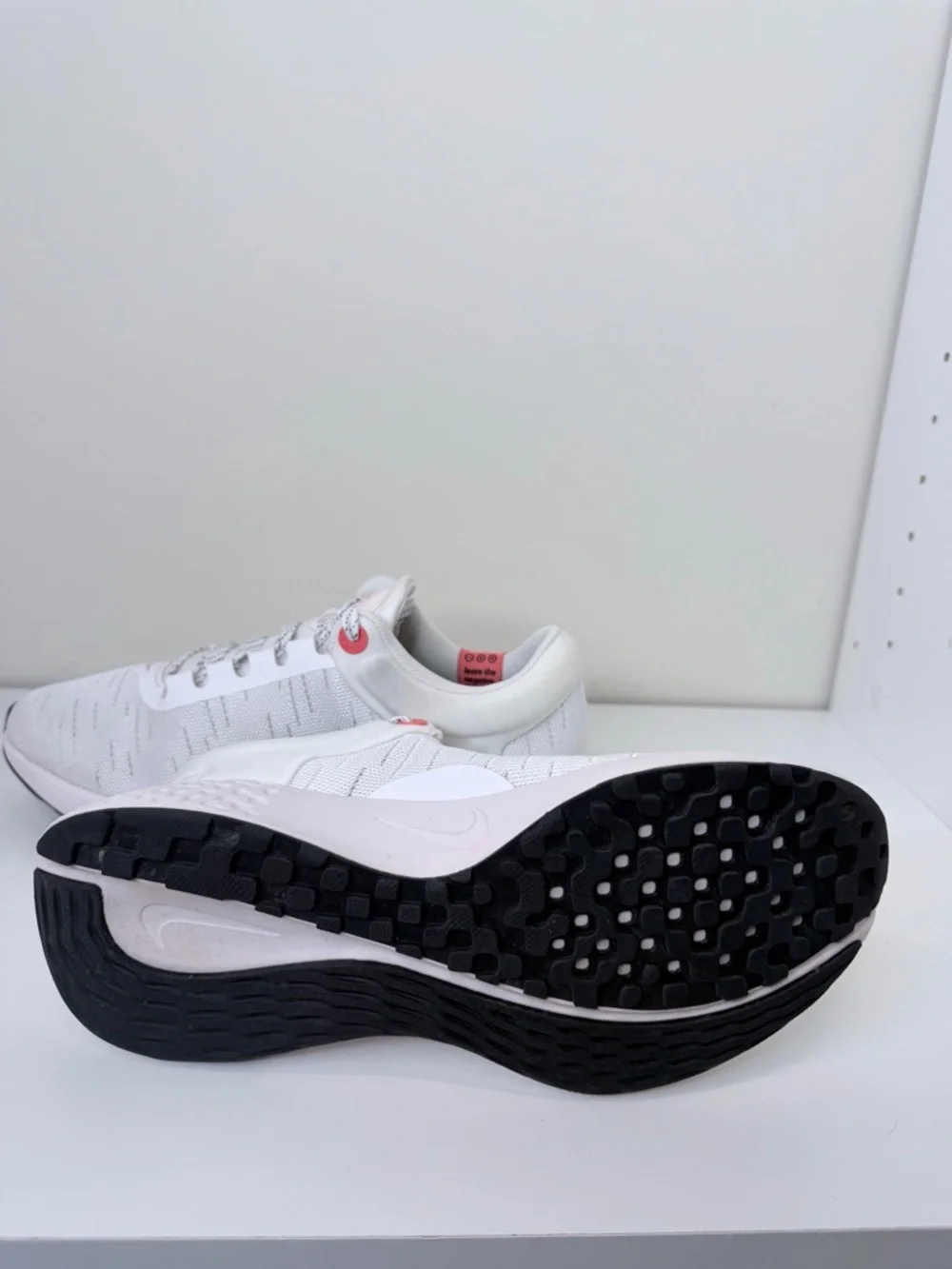 Nike Wmns Renew Serenity Run 'White Magic Ember' gym running streetwear